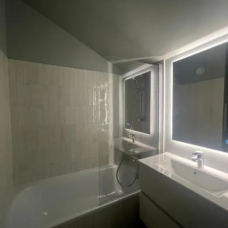 Two Bedroom Sea View Fr139 *